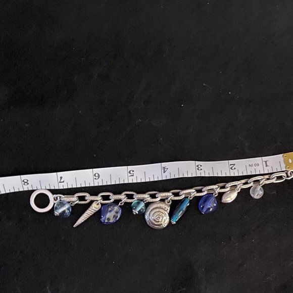 SILVER TONE SEA SHELL AND RHINESTONE CHARM BRACELET - Picture 4 of 5